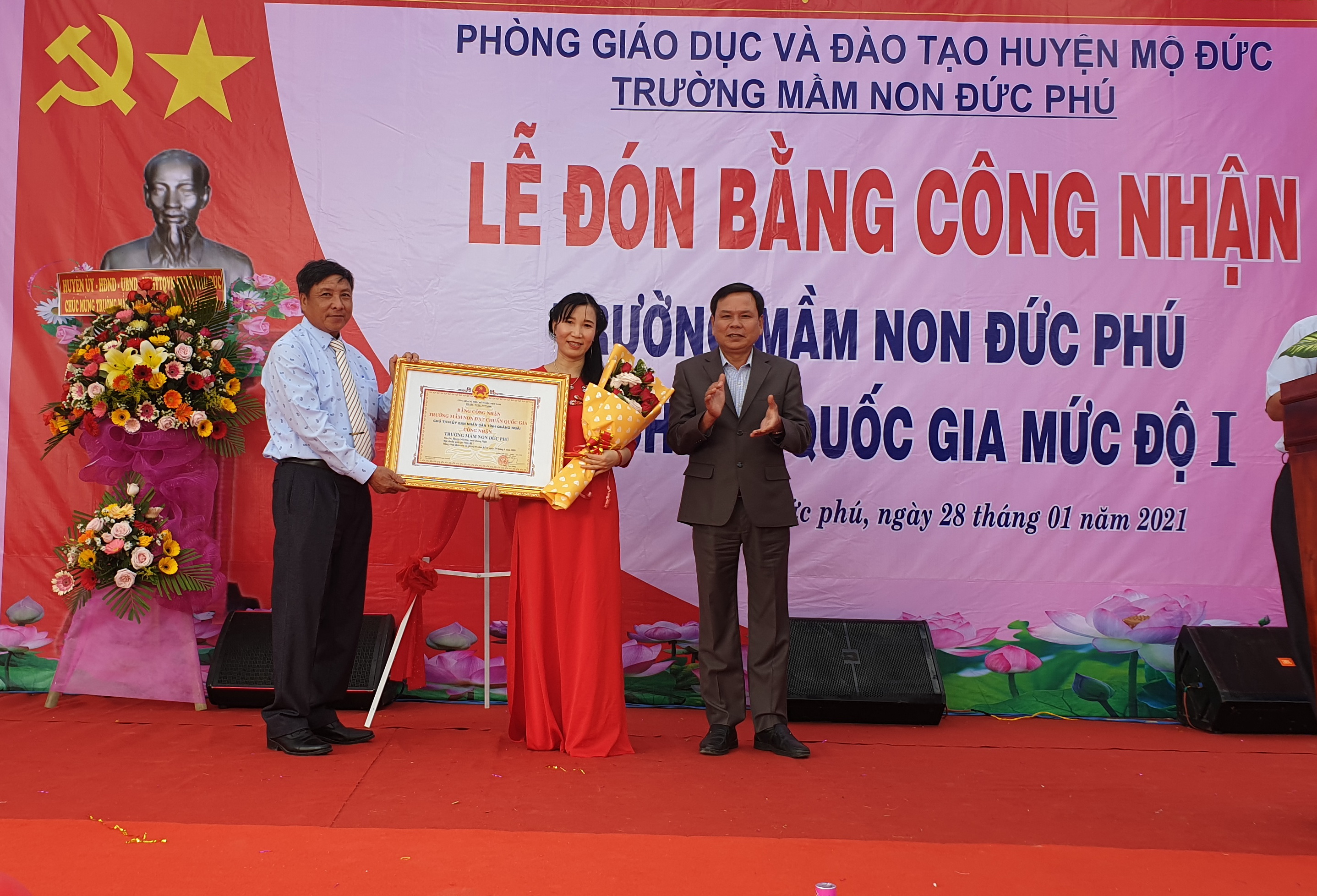 Mộ Đức- Trường mầm non Đức Phú đón nhận danh hiệu trường đạt chuẩn quốc gia mức độ I