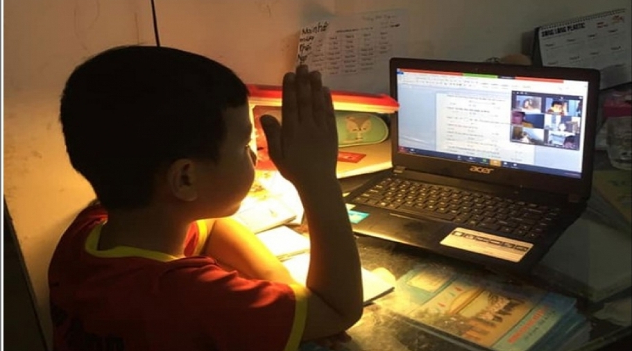 Thủ tướng Chính phủ vừa ban hành quyết định về cho vay vốn đối với học sinh, sinh viên có hoàn cảnh khó khăn để mua máy tính, thiết bị phục vụ học tập trực tuyến.