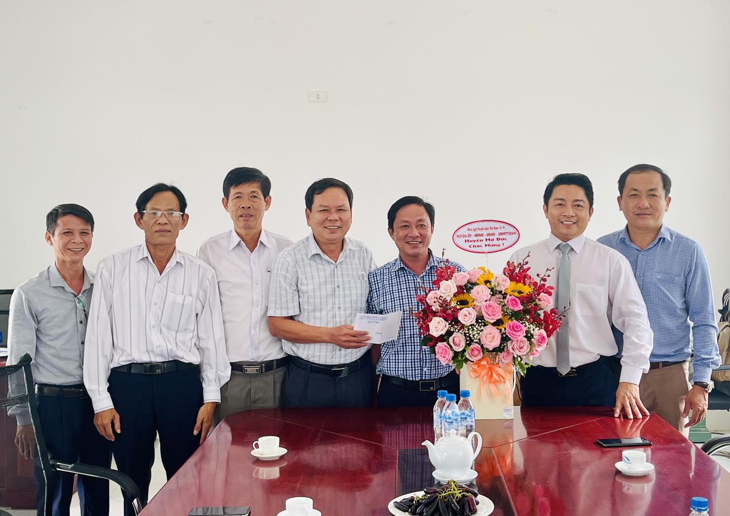 Lãnh đạo huyện thăm, Chúc mừng Doanh nghiệp nhân ngày Doanh nhân Việt Nam