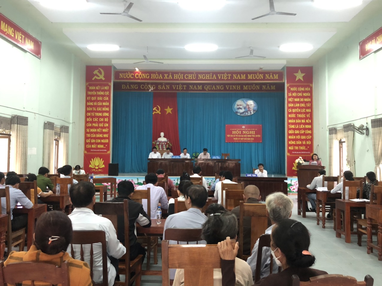 Đại biểu HĐND tỉnh và HĐND huyện tiếp xúc cử tri hai xã Đức Lân và Đức Tân