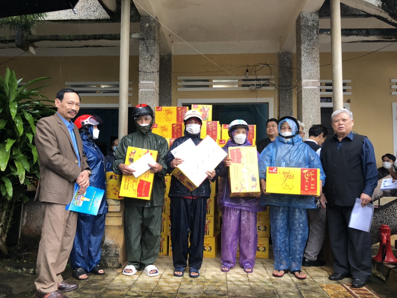 Công ty Cổ phần đường Quảng Ngãi trao 130 suất quà Tết cho nạn nhân chất độc màu da cam/điôxin ở huyện Mộ Đức