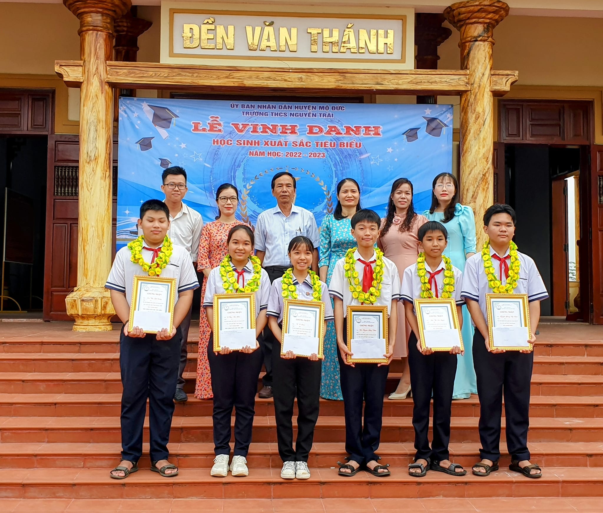 Trường THCS Nguyễn Trãi Tổ Chức Lễ Vinh Danh Các Học Sinh Tiêu Biểu Đạt Nhiều Thành Tích Cao Trong Năm Học 2022-2023