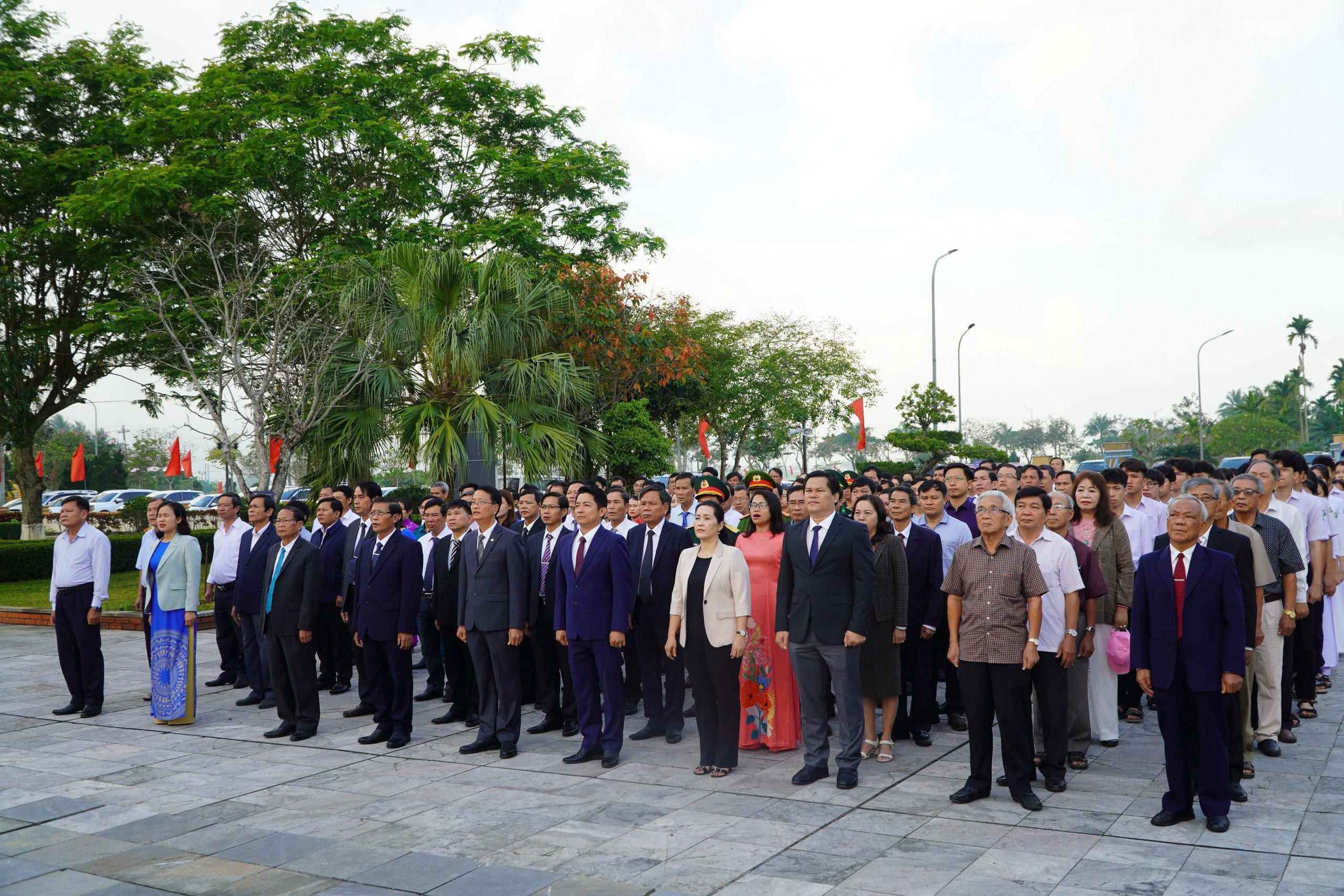 Dâng hương kỷ niệm 118 năm ngày sinh thủ tướng Phạm Văn Đồng