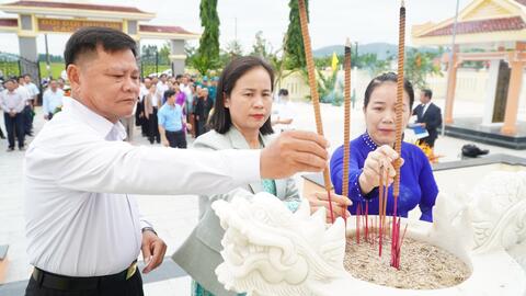 Xã Mộ Đức tổ chức viếng nghĩa trang liệt sĩ  Đức Phú và dâng hương thủ tướng Phạm Văn Đồng trước thềm Đại hội đại biểu Đảng bộ xã lần thứ I, nhiệm kỳ 2025 – 2030