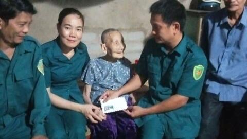 Ban chỉ huy Quân sự xã Mộ Đức tổ chức thăm, tặng quà Mẹ Việt Nam anh hùng và các thương binh nhân dịp kỷ niệm 78 năm ngày Thương binh - Liệt sĩ (27/7/1947-27/7/2025) và Chào mừng đại hội đại biểu Đảng bộ xã Mộ Đức lần thứ I nhiệm kỳ 2025 - 2030