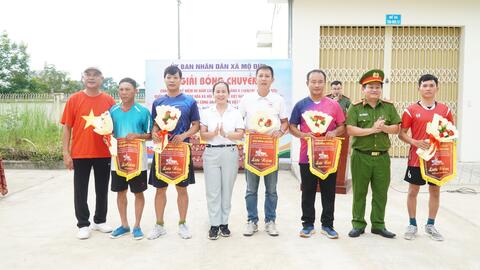 Tưng bừng Giải bóng chuyền chào mừng 80 năm Ngày truyền thống Công an nhân dân