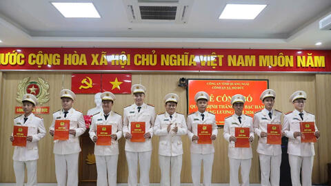 Công an xã Mộ Đức tổ chức Lễ công bố Quyết định thăng cấp bậc hàm, nâng lương đối cán bộ, chiến sĩ