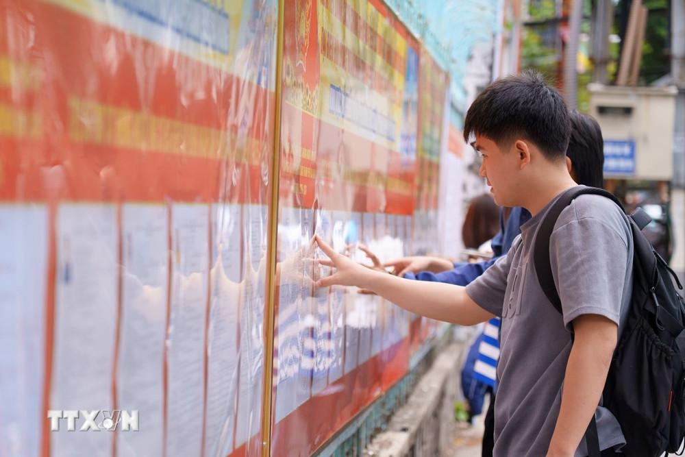 Cử tri trẻ nhận thức rõ về trách nhiệm và nghĩa vụ của công dân | Vietnam+ (VietnamPlus)