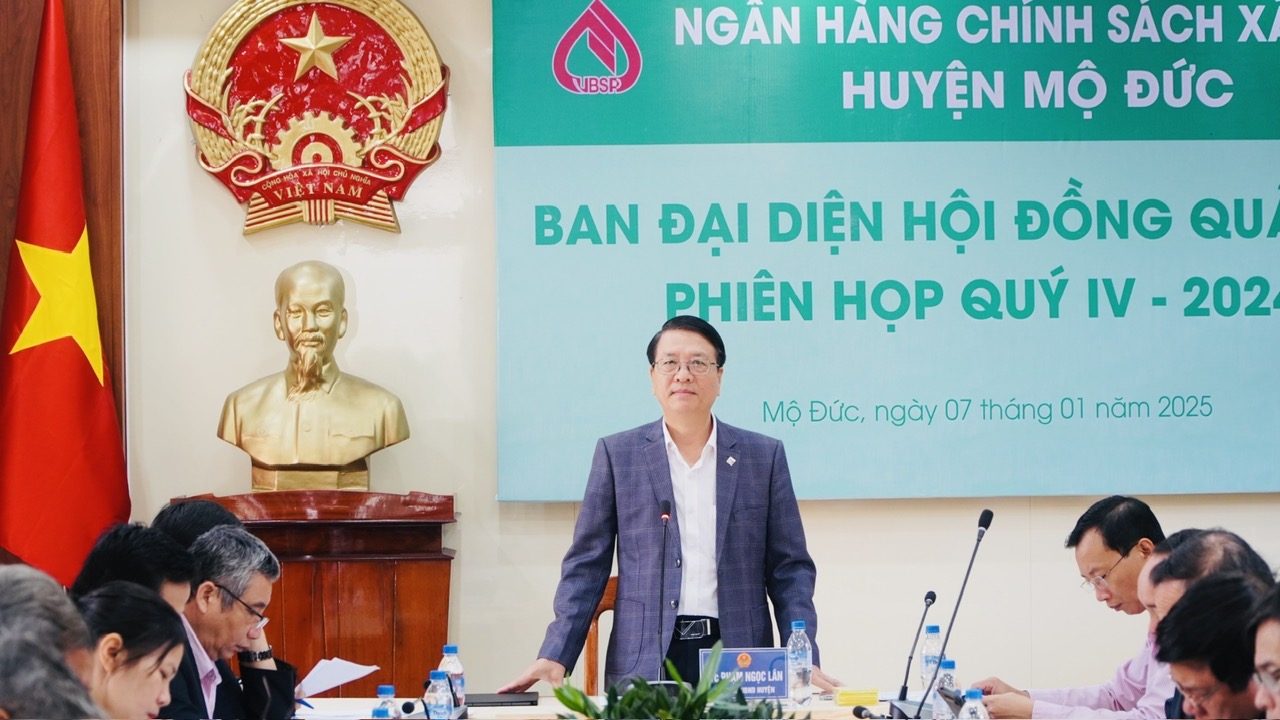 Ảnh:Đồng chí Phạm Ngọc Lân - Phó bí thư, Chủ tịch UBND huyện, Trưởng Ban đại diện Hội đồng quản trị Ngân hàng Chính sách xã hội huyện chỉ đạo hội nghị